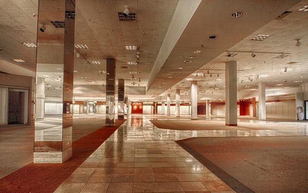 Top 9 Most Surreal Abandoned Shopping Malls In United States